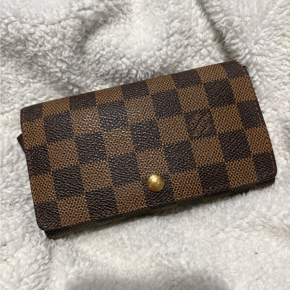Louis Vuitton Damier Ebene snap wallet